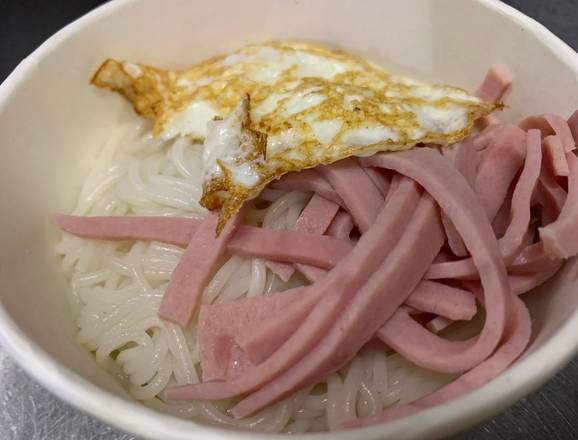 Ham & Egg Noodle Soup 火腿雞蛋湯麵